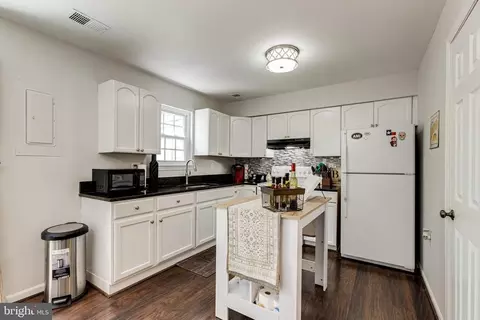 8623 Harrison Ct, Marshall, VA 20115 photo 3