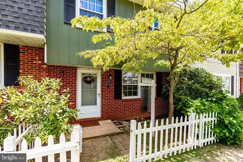 8623 Harrison Ct, Marshall, VA 20115 photo 2