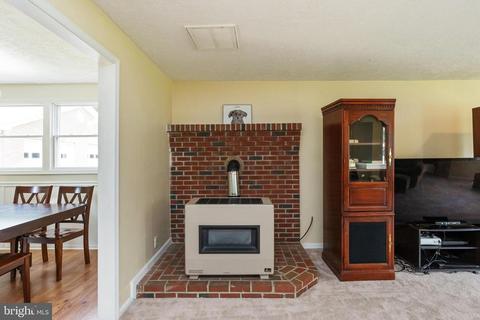 7018 Covingtons Corner Rd, Bealeton, VA 22712 photo 4