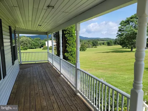 4456 Lakeside Ct, Marshall, VA 20115 photo 3