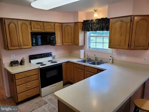 4456 Lakeside Ct, Marshall, VA 20115 photo 6