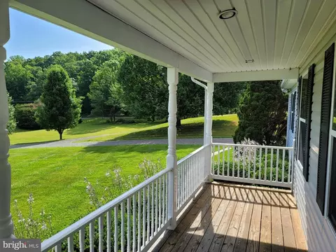 4456 Lakeside Ct, Marshall, VA 20115 photo 4