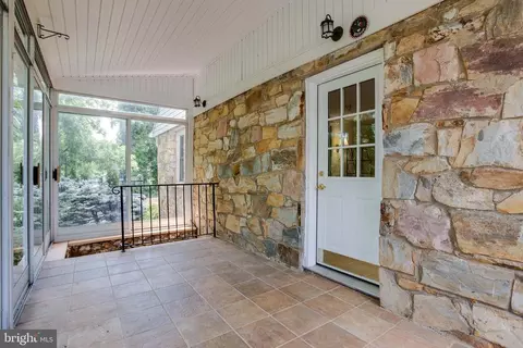 6064 Old Bust Head Rd, Broad Run, VA 20137 photo 3