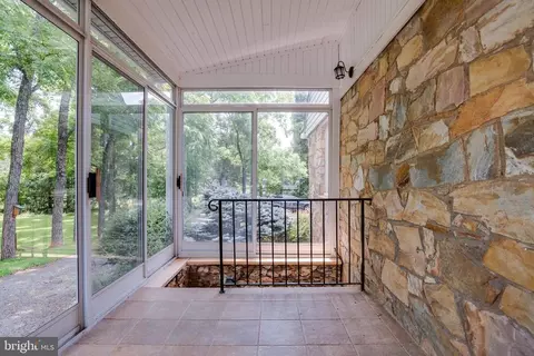 6064 Old Bust Head Rd, Broad Run, VA 20137 photo 5