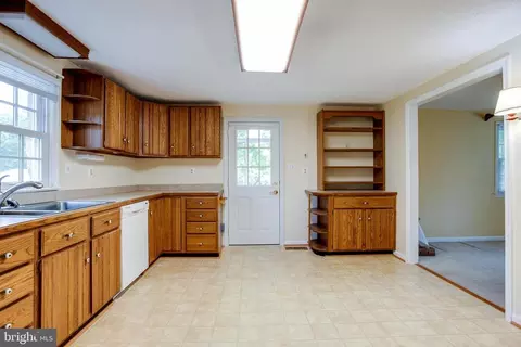 6064 Old Bust Head Rd, Broad Run, VA 20137 photo 6