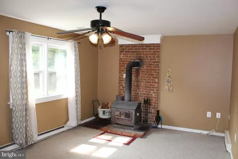 6041 Pilgrims Rest Rd, Broad Run, VA 20137 photo 3