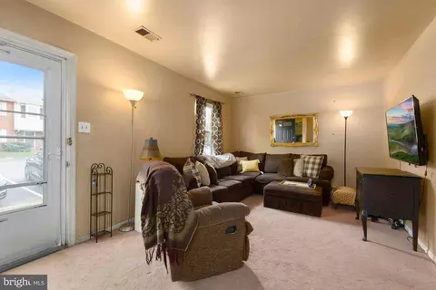 8618 Ashby Ct, Marshall, VA 20115 photo 3