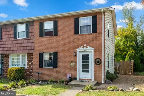 8618 Ashby Ct, Marshall, VA 20115 photo 2