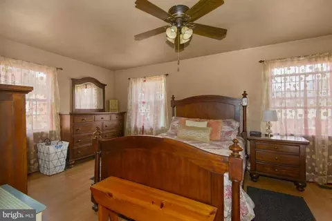 8618 Ashby Ct, Marshall, VA 20115 photo 11