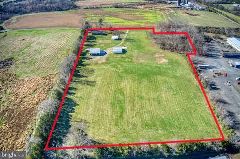 9753 Boteler Rd, Midland, VA 22728 photo 2