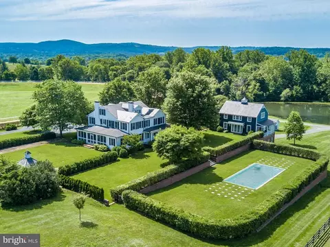 2120 Burrland Ln, The Plains, VA 20198