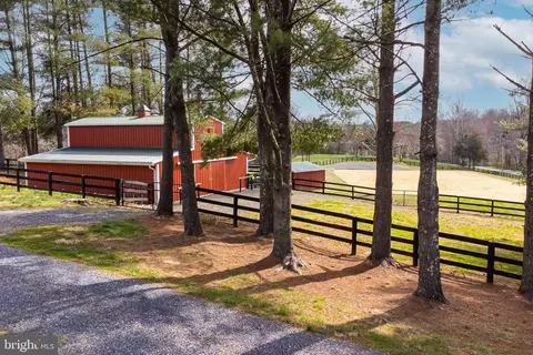 7945 Citation Dr, Marshall, VA 20115 photo 4
