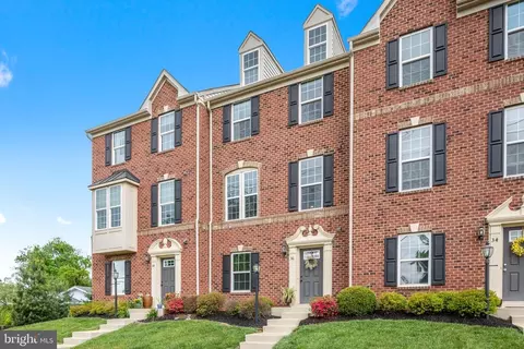 36 Madison St, Warrenton, VA 20186