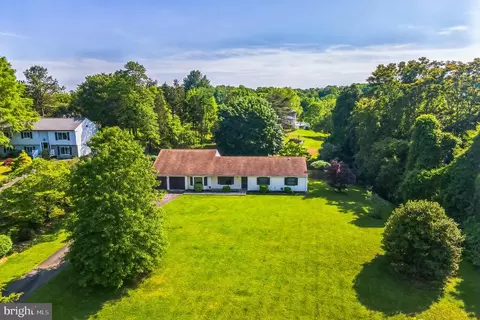 7434 Cedar Knolls Dr, Warrenton, VA 20187