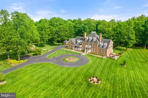 11723 Crest Hill Rd, Hume, VA 22639