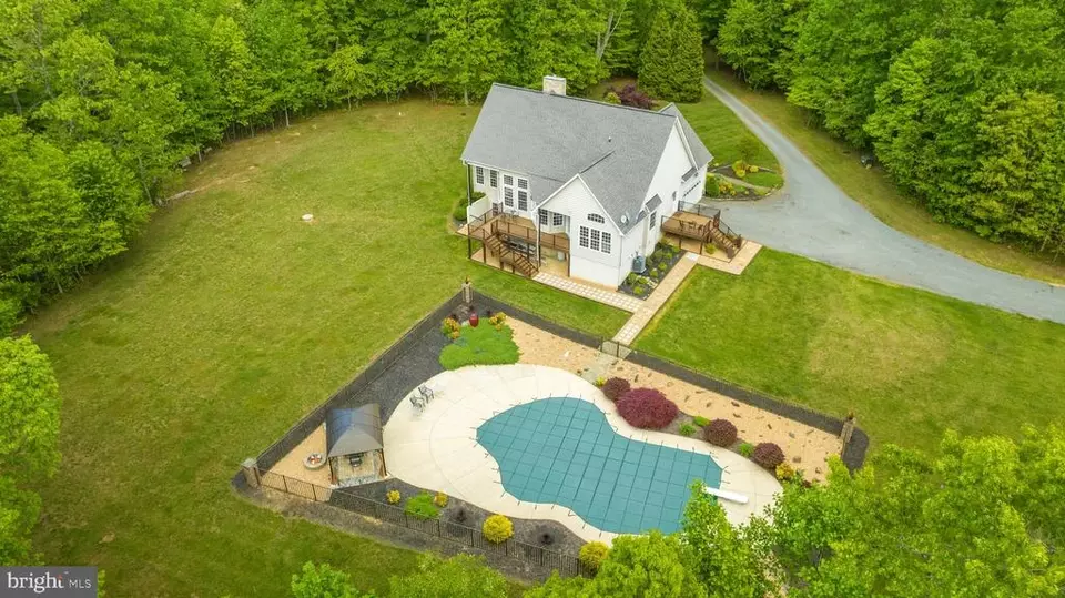  7544 Leeds Manor Rd, Marshall, VA 20115 photo 2