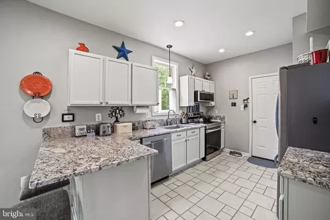 8392 Eldorado Dr, Marshall, VA 20115 photo 9