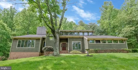 5735 Hunton Wood Dr, Broad Run, VA 20137