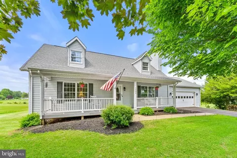 7496 Edgehill Dr, Warrenton, VA 20186