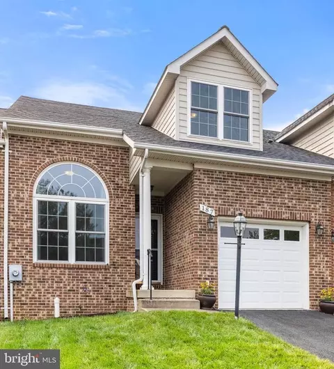187 N View Cir N, Warrenton, VA 20186