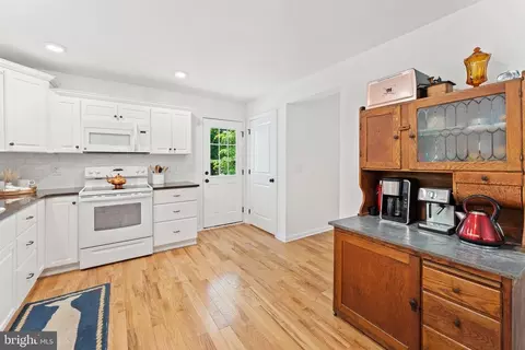 10677 Bears Den Rd, Marshall, VA 20115 photo 14