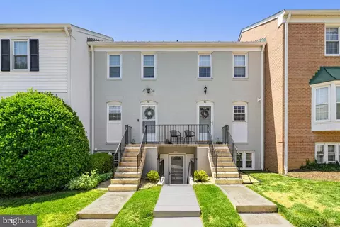 94 Leeds Ct E, Warrenton, VA 20186