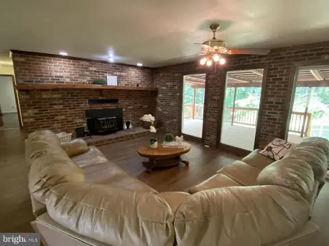 4596 Sumerduck Rd, Sumerduck, VA 22742 photo 2
