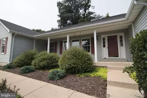 5702 Hunt Ridge Ct, Broad Run, VA 20137
