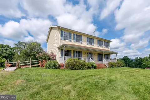 4554 Lakeside Ct, Marshall, VA 20115