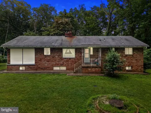 6301 Leeds Manor Rd, Marshall, VA 20115