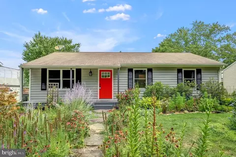 8622 Clifton St, Marshall, VA 20115
