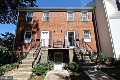 102 Leeds Ct E, Warrenton, VA 20186