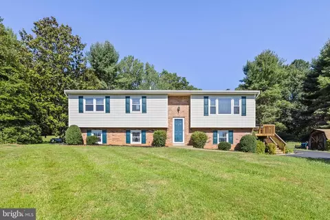 4592 Hillside Ct, Warrenton, VA 20187