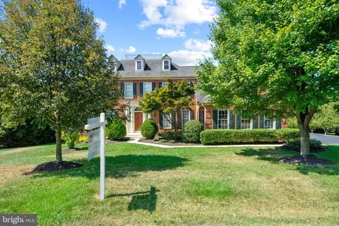 6848 Tulip Hill Dr, Warrenton, VA 20187
