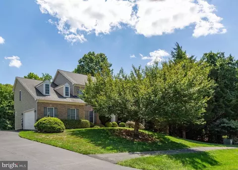 6891 Tulip Hill Dr, Warrenton, VA 20187