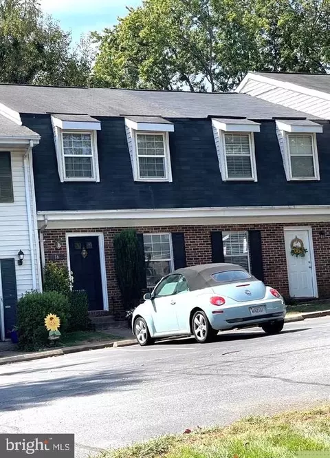 16 Kingsbridge Ct, Warrenton, VA 20186