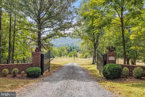 12147 Moss Hollow Rd, Markham, VA 22643 photo 2