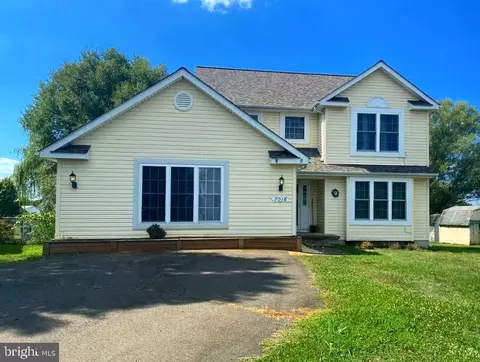7016 Helm Dr, Remington, VA 22734