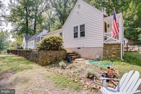 7471 Keith Rd, Warrenton, VA 20186