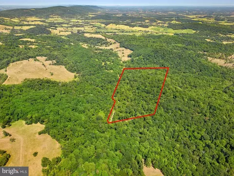 Apple Manor Road, Markham, VA photo 2
