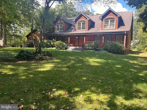 7250 Locust Run Dr, Marshall, VA 20115