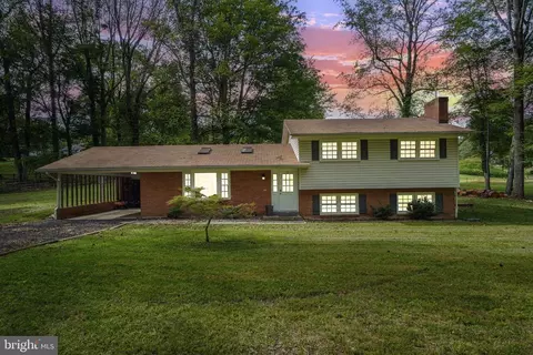 6762 Maxwell Ave, Warrenton, VA 20187