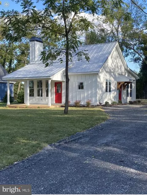 9233 Patrick St, Upperville, VA 20184