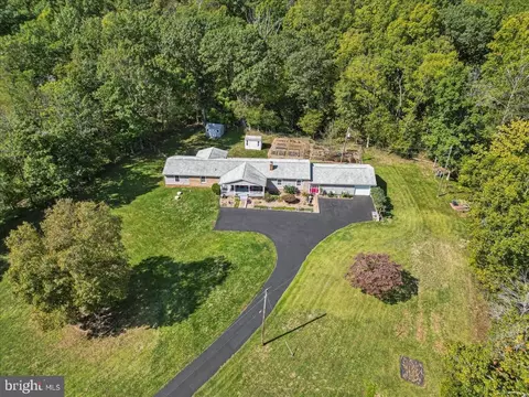 8008 Kettle Run Ct, Catlett, VA 20119 photo 2