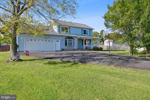 6896 Maplewood Dr, Bealeton, VA 22712