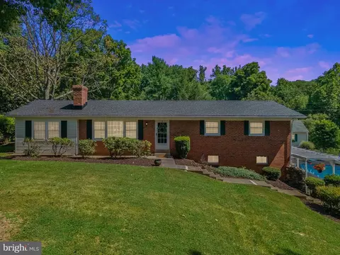 5396 Dumfries Rd, Warrenton, VA 20187