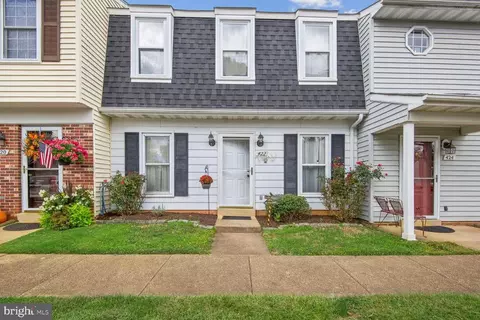 422 Forest Ct, Warrenton, VA 20186
