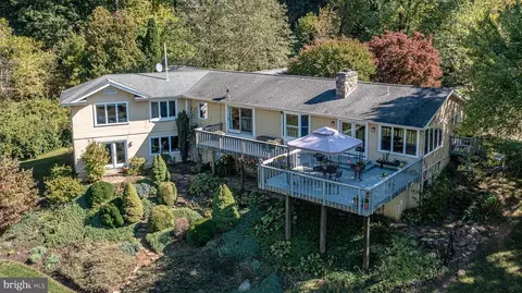 12216 Moss Hollow Rd, Markham, VA 22643