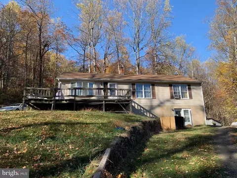 5080 Hideaway Hill Ln, Marshall, VA 20115
