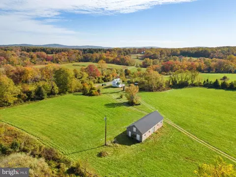 11069 Colline Dr, Marshall, VA 20115